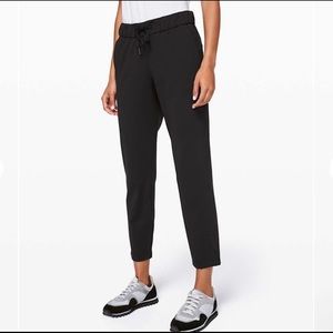 NWOT Lululemon On the Fly 7/8 Black Pants size 4